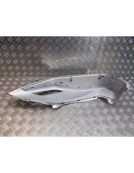 cache repose pied gauche carenage 65737850eu scooter piaggio 125 300 mp3 2011 -