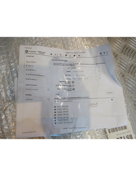 cache central gauche carrosserie scooter piaggio 125 250 300 400 500 mp3 gilera