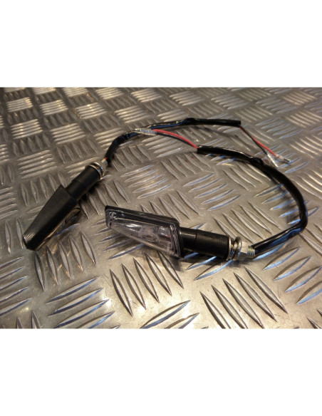 jeu 2 clignotant universel adaptable a led pour tout type moto scooter 2 roues q