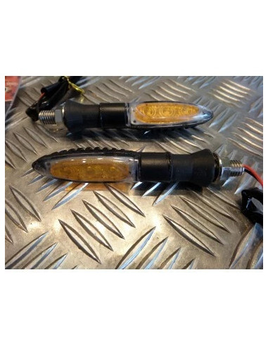 jeu de 2 clignotant led univesel adaptable scooter moto 2 roues quad