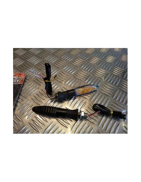 jeu de 2 clignotant led univesel adaptable scooter moto 2 roues quad