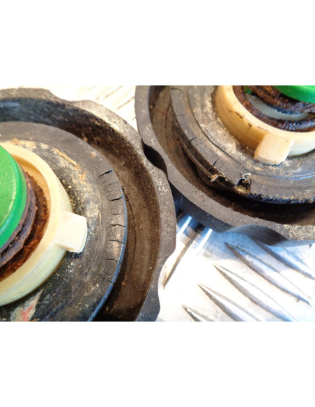 2 x bouchon reservoir essence moto aprilia 125 tuareg