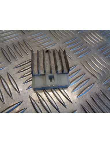 regulateur charge batterie scooter aprilia 50 sonic