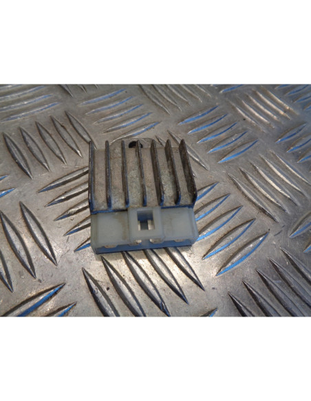 regulateur charge batterie scooter aprilia 50 sonic